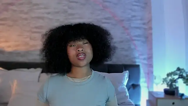 Snapshot of Anneth__M chatting on 10.17.25 Anneth M online show from 10.17.25