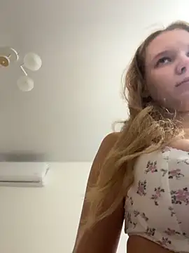 Snapshot of Ketitull chatting on 11.11.25 Ketitull online show from 11.11.25