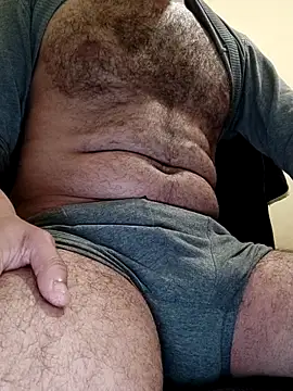 Snapshot of Hairyarabguy chatting on 04.29.26 Hairyarabguy online show from 04.29.26