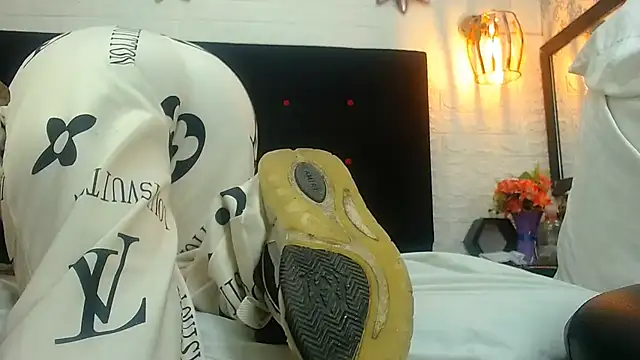 Snapshot of hairy_pussywet chatting on 12.07.24 hairy pussywet online show from 12.07.24