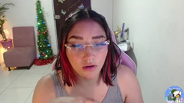 Snapshot of littleangel1_m chatting on 01.07.25 littleangel1 m online show from 01.07.25