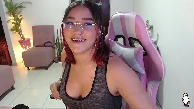 Snapshot of littleangel1_m chatting on 02.08.25 littleangel1 m online show from 02.08.25