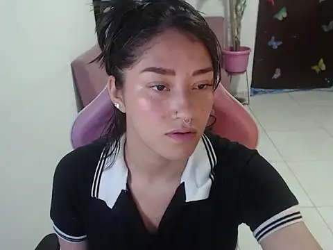 Snapshot of littleangel1_m chatting on 07.12.26 littleangel1 m online show from 07.12.26