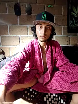 Snapshot of Pitudo20cmm chatting on 09.18.25 Pitudo20cmm online show from 09.18.25