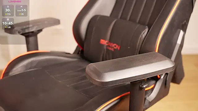 Vikky Love online show from 02.14.25