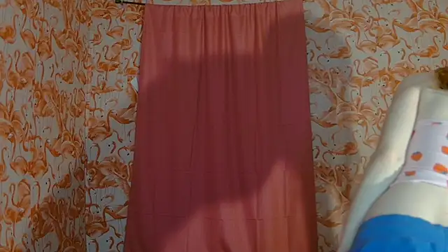 strawberrysmoothie online show from 01.31.25