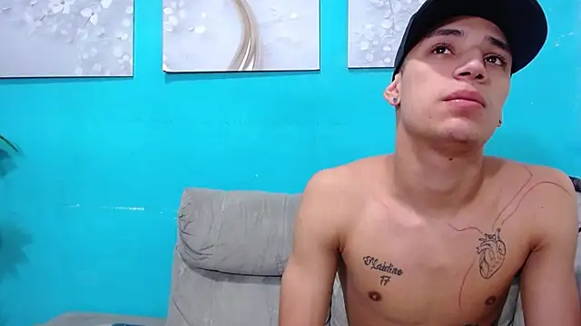 Snapshot of Leon_hot_X chatting on 01.12.25 Leon hot X online show from 01.12.25