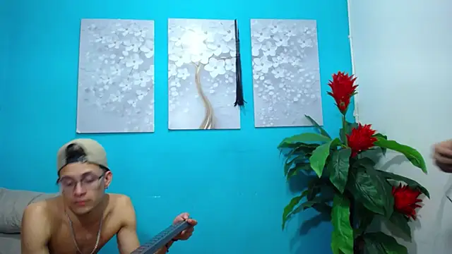 Snapshot of Leon_hot_X chatting on 01.14.25 Leon hot X online show from 01.14.25