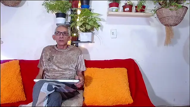 Snapshot of Leon_hot_X chatting on 06.16.26 Leon hot X online show from 06.16.26