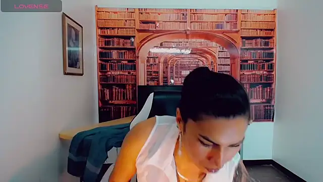 khiara moretti online show from 03.04.25