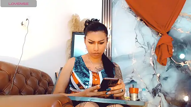 khiara moretti online show from 09.11.25