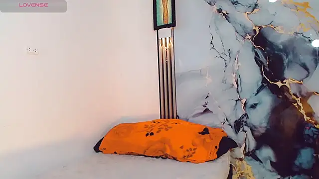 khiara moretti online show from 11.11.25