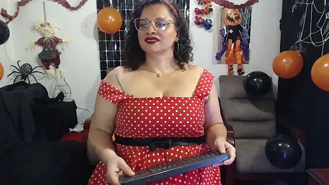 Snapshot of Aleja_Gonzales chatting on 10.26.25 Aleja Gonzales online show from 10.26.25