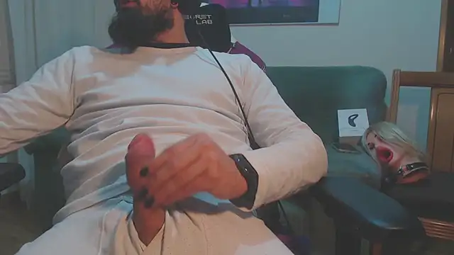 Snapshot of master4subslut chatting on 12.16.24 master4subslut online show from 12.16.24