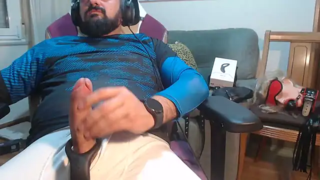 Snapshot of master4subslut chatting on 12.14.25 master4subslut online show from 12.14.25