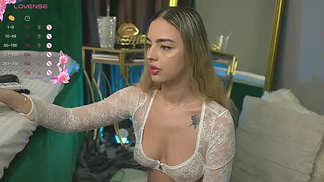 Snapshot of ScarletColes chatting on 03.13.25 ScarletColes online show from 03.13.25