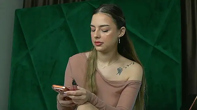 ScarletColes online show from 01.10.26