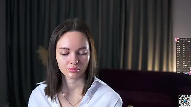 Snapshot of AnneKlint chatting on 12.22.24 AnneKlint online show from 12.22.24