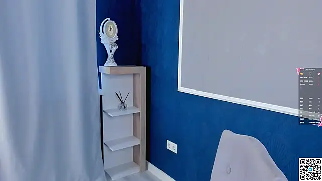 Snapshot of AnneKlint chatting on 12.24.24 AnneKlint online show from 12.24.24