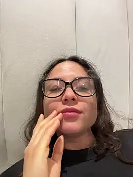 Snapshot of Megan_Rodrigo chatting on 06.25.26 Megan Rodrigo online show from 06.25.26