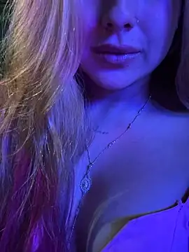 Amber Martins  online show from 02.08.25