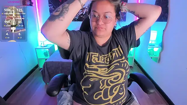 Snapshot of lucky-leah chatting on 10.24.25 lucky-leah online show from 10.24.25