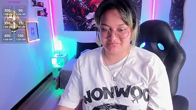 Snapshot of lucky-leah chatting on 11.30.25 lucky-leah online show from 11.30.25