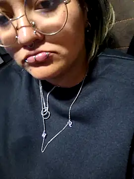 lucky-leah online show from 12.04.25