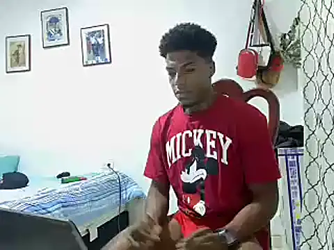 Snapshot of andrews2399 chatting on 01.05.25 andrews2399 online show from 01.05.25