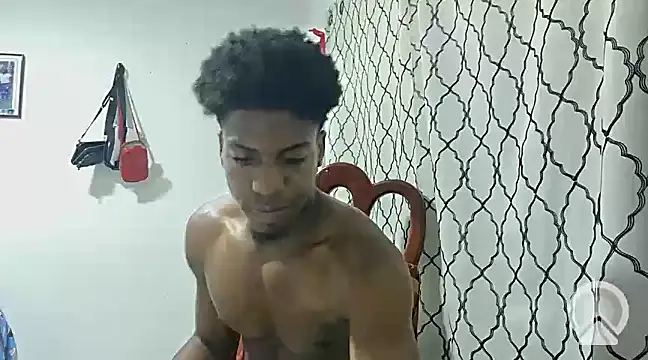 Snapshot of andrews2399 chatting on 03.08.25 andrews2399 online show from 03.08.25