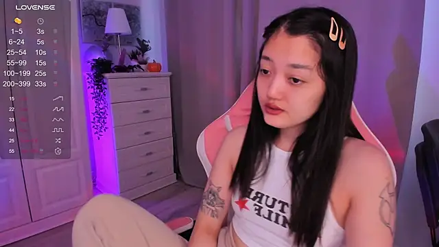 Snapshot of FreyaRaya chatting on 12.11.24 FreyaRaya online show from 12.11.24