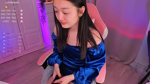 Snapshot of FreyaRaya chatting on 12.14.24 FreyaRaya online show from 12.14.24