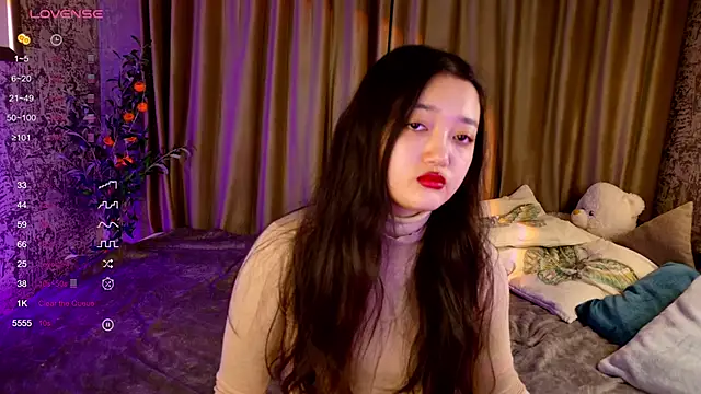 Snapshot of FreyaRaya chatting on 11.27.25 FreyaRaya online show from 11.27.25