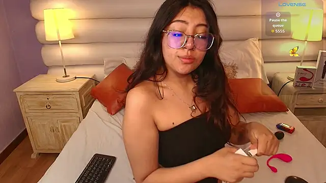 Snapshot of milan_sweet chatting on 09.18.25 milan sweet online show from 09.18.25