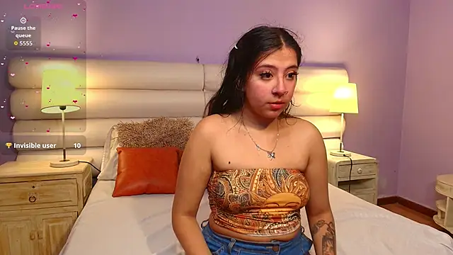 Snapshot of milan_sweet chatting on 11.15.25 milan sweet online show from 11.15.25