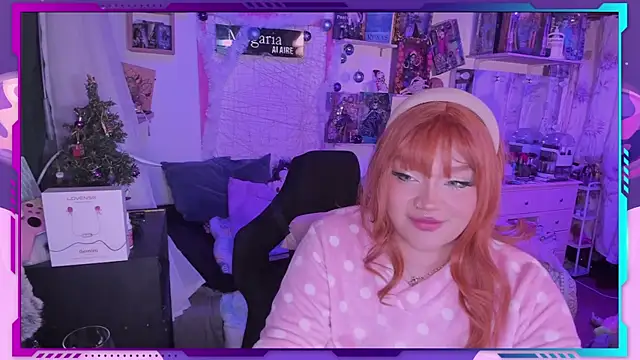 Snapshot of MegariaB chatting on 12.25.24 MegariaB online show from 12.25.24