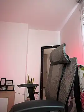 Snapshot of evangeline_ch chatting on 11.14.25 evangeline ch online show from 11.14.25