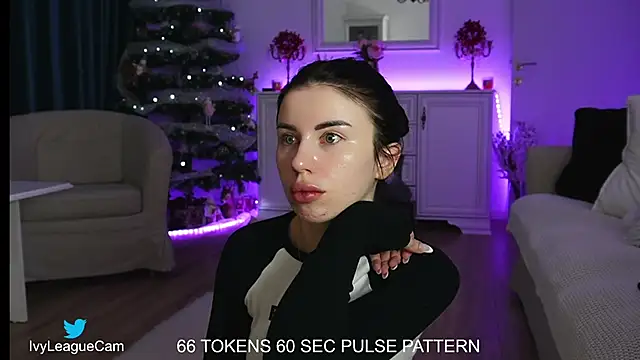 Snapshot of ivyleague_ chatting on 12.13.24 ivyleague online show from 12.13.24