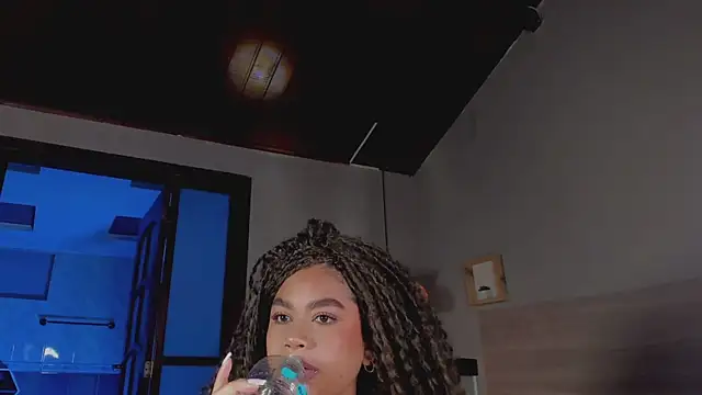 Snapshot of nayah__ chatting on 10.10.25 nayah online show from 10.10.25