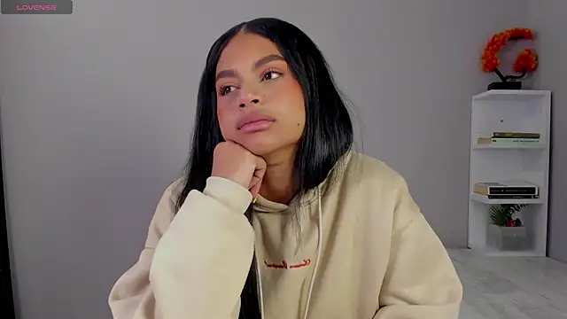 Snapshot of nayah__ chatting on 11.28.25 nayah online show from 11.28.25