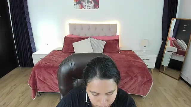  Natalie18 online show from 10.25.25