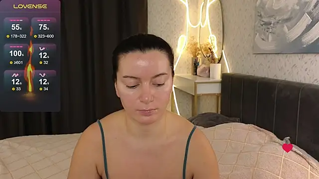 Snapshot of YourSweetDream_ chatting on 10.08.25 YourSweetDream online show from 10.08.25