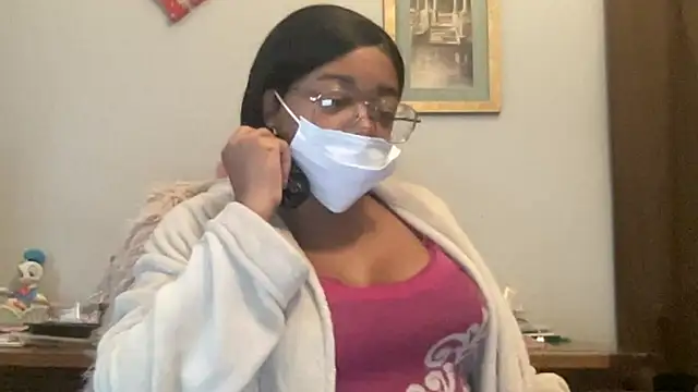 Snapshot of MommyConfident chatting on 11.06.25 MommyConfident online show from 11.06.25