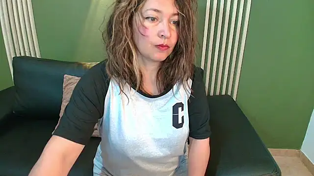 Devil Sara online show from 10.22.25