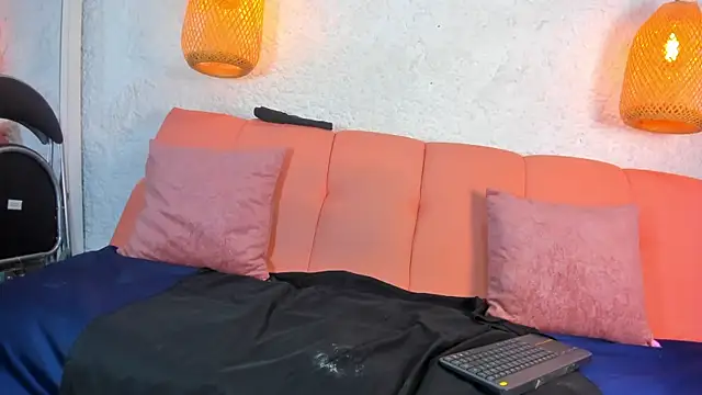 Snapshot of emiily_s chatting on 11.20.25 emiily s online show from 11.20.25