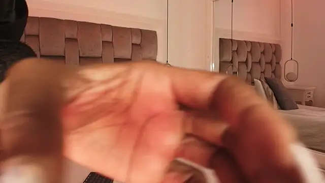 PamelaMendez  online show from 11.29.25