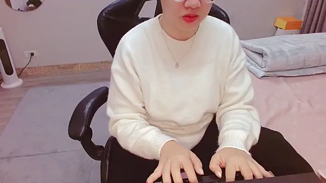 Snapshot of Alisa_Hotfeeling chatting on 02.19.25 Alisa Hotfeeling online show from 02.19.25