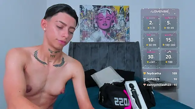 Snapshot of AmberAdams_ chatting on 12.04.24 AmberAdams online show from 12.04.24