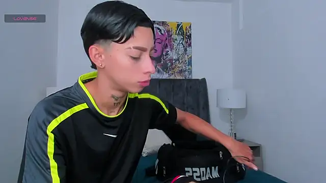 Snapshot of AmberAdams_ chatting on 12.05.24 AmberAdams online show from 12.05.24