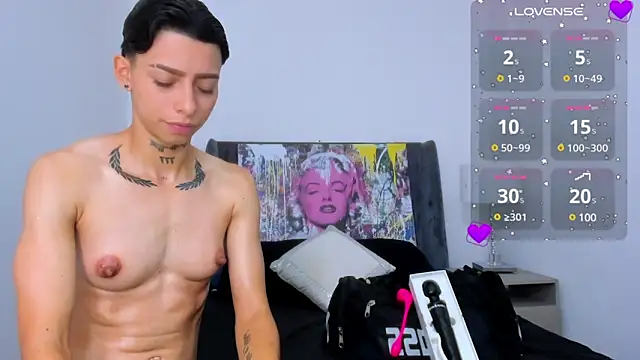 Snapshot of AmberAdams_ chatting on 12.17.24 AmberAdams online show from 12.17.24